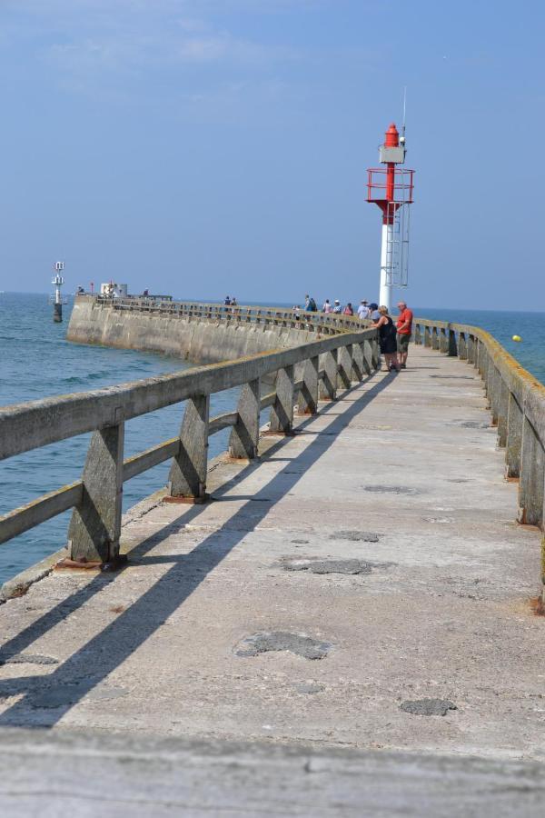 Gite "Au P'Tit Tourois" De Plain-Pied Tout Confort Avec Veranda Proche D'Omaha Beach Et De Bayeux Accueillant Les Animaux Buitenkant foto