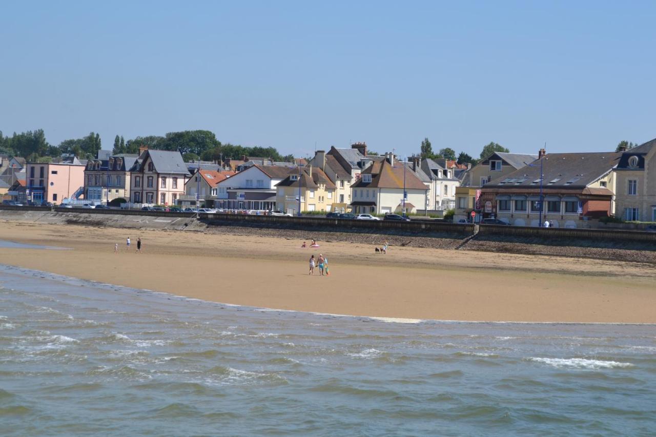 Gite "Au P'Tit Tourois" De Plain-Pied Tout Confort Avec Veranda Proche D'Omaha Beach Et De Bayeux Accueillant Les Animaux Buitenkant foto